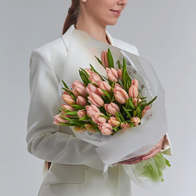 Букет персиковых тюльпанов